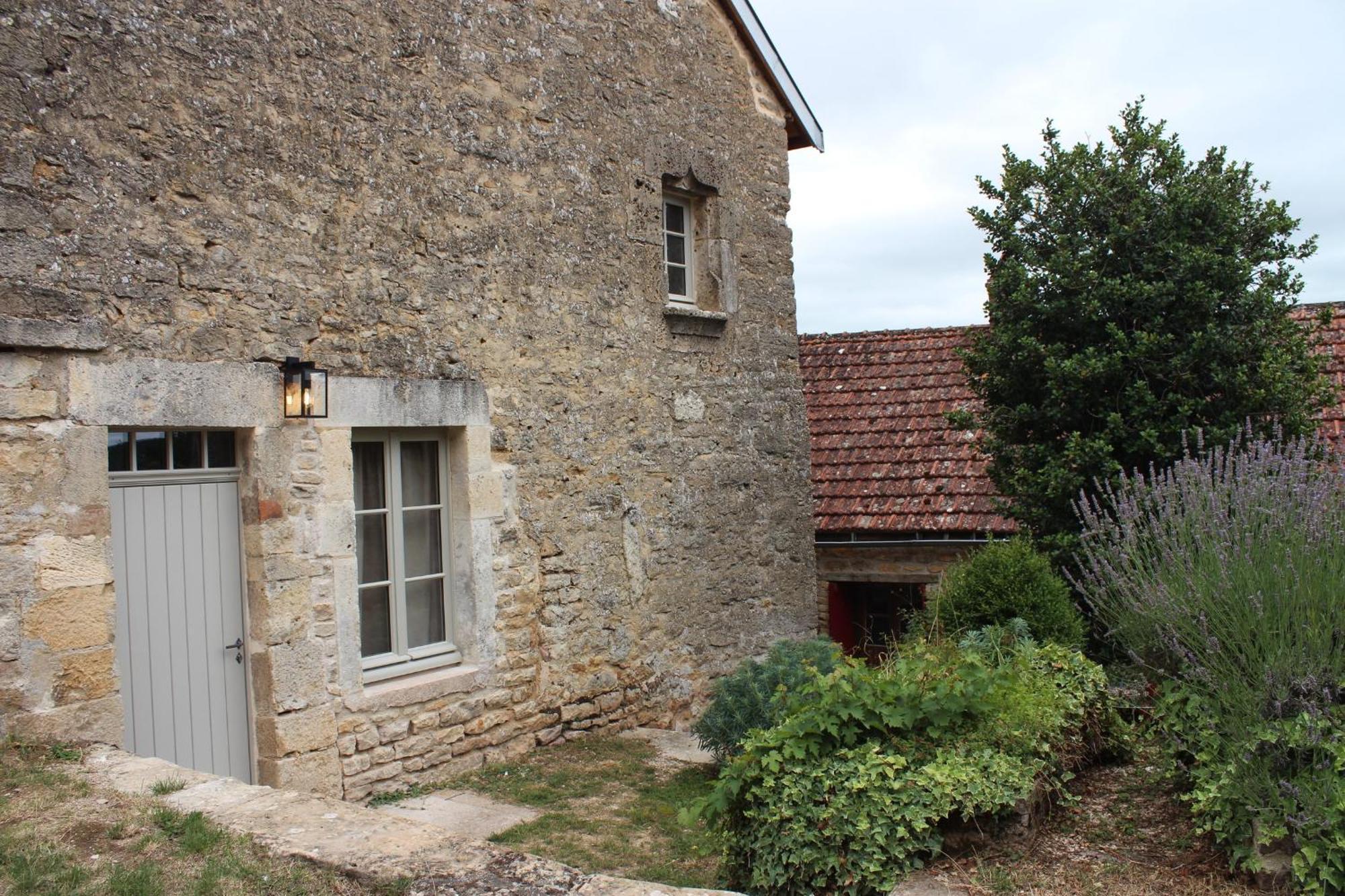 Chateauneuf Suites Luaran gambar