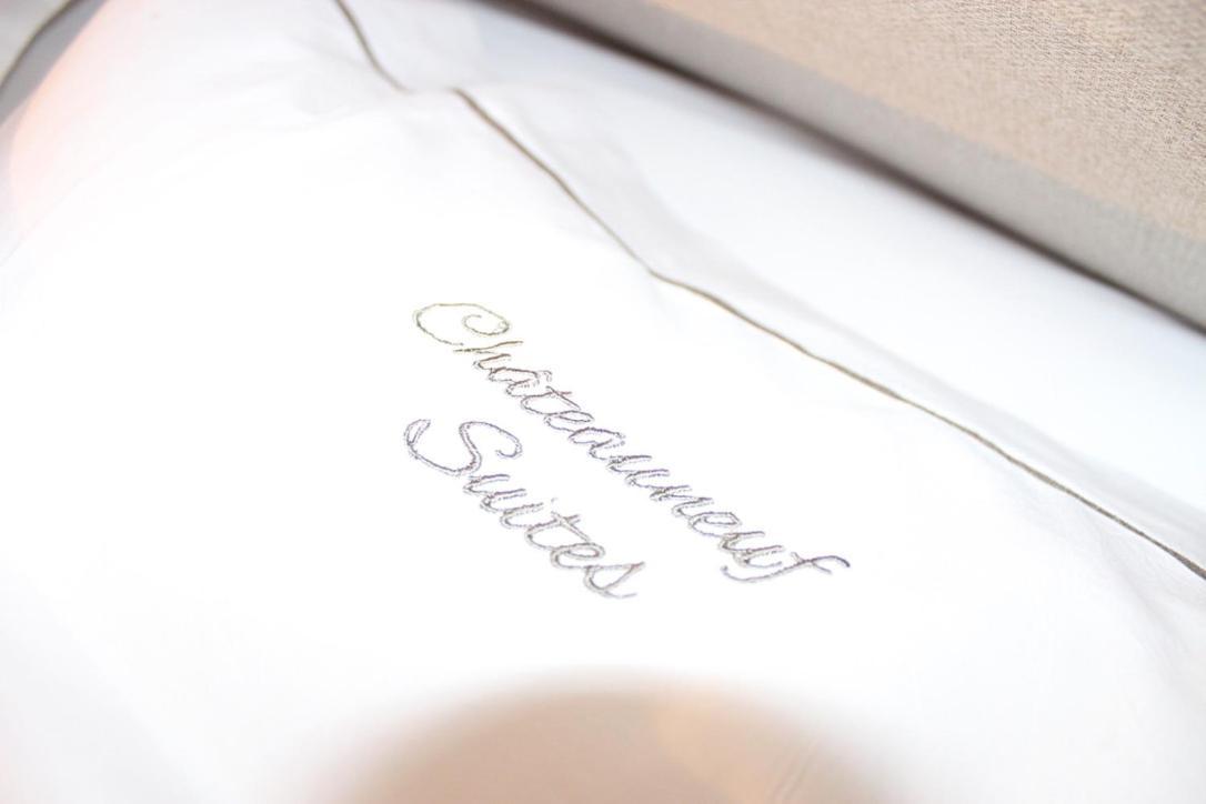 Chateauneuf Suites Luaran gambar