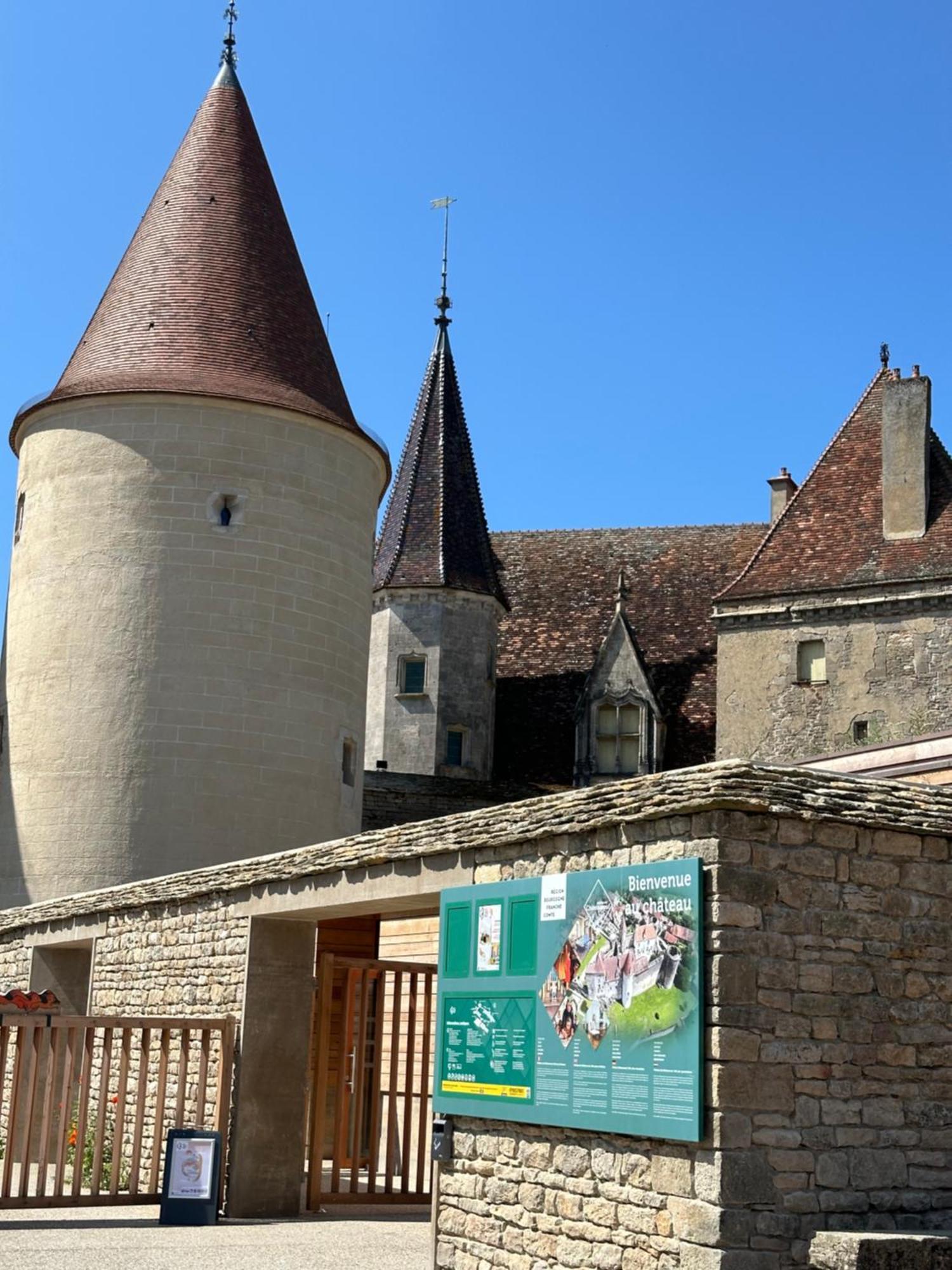 Chateauneuf Suites Luaran gambar