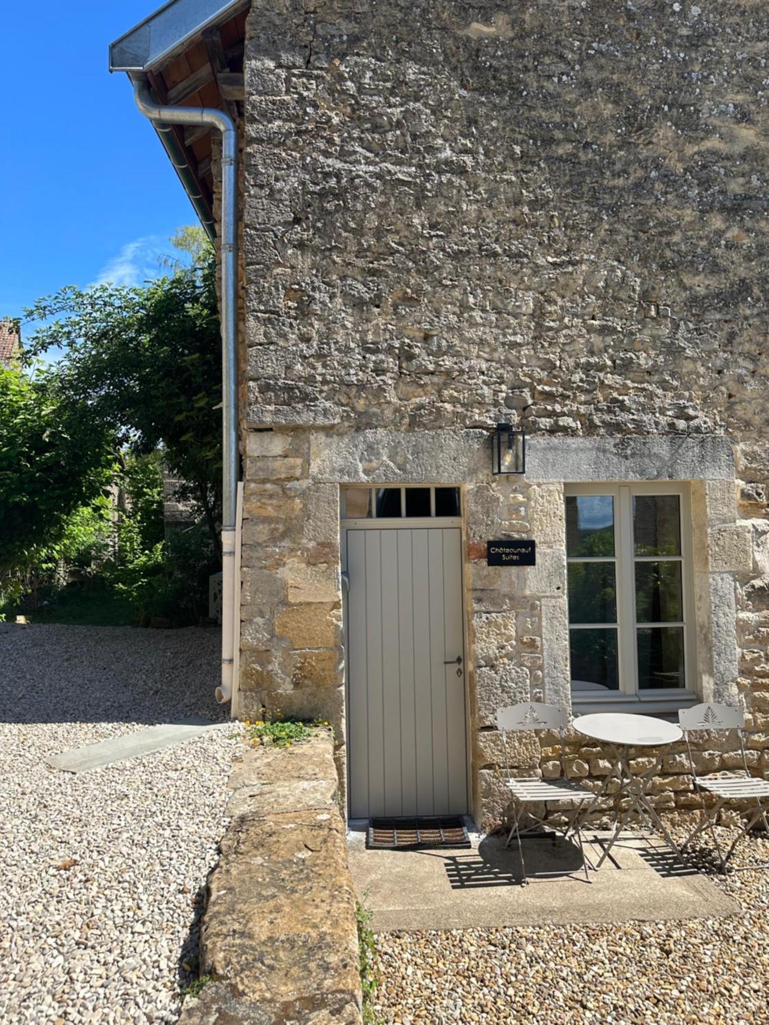 Chateauneuf Suites Luaran gambar