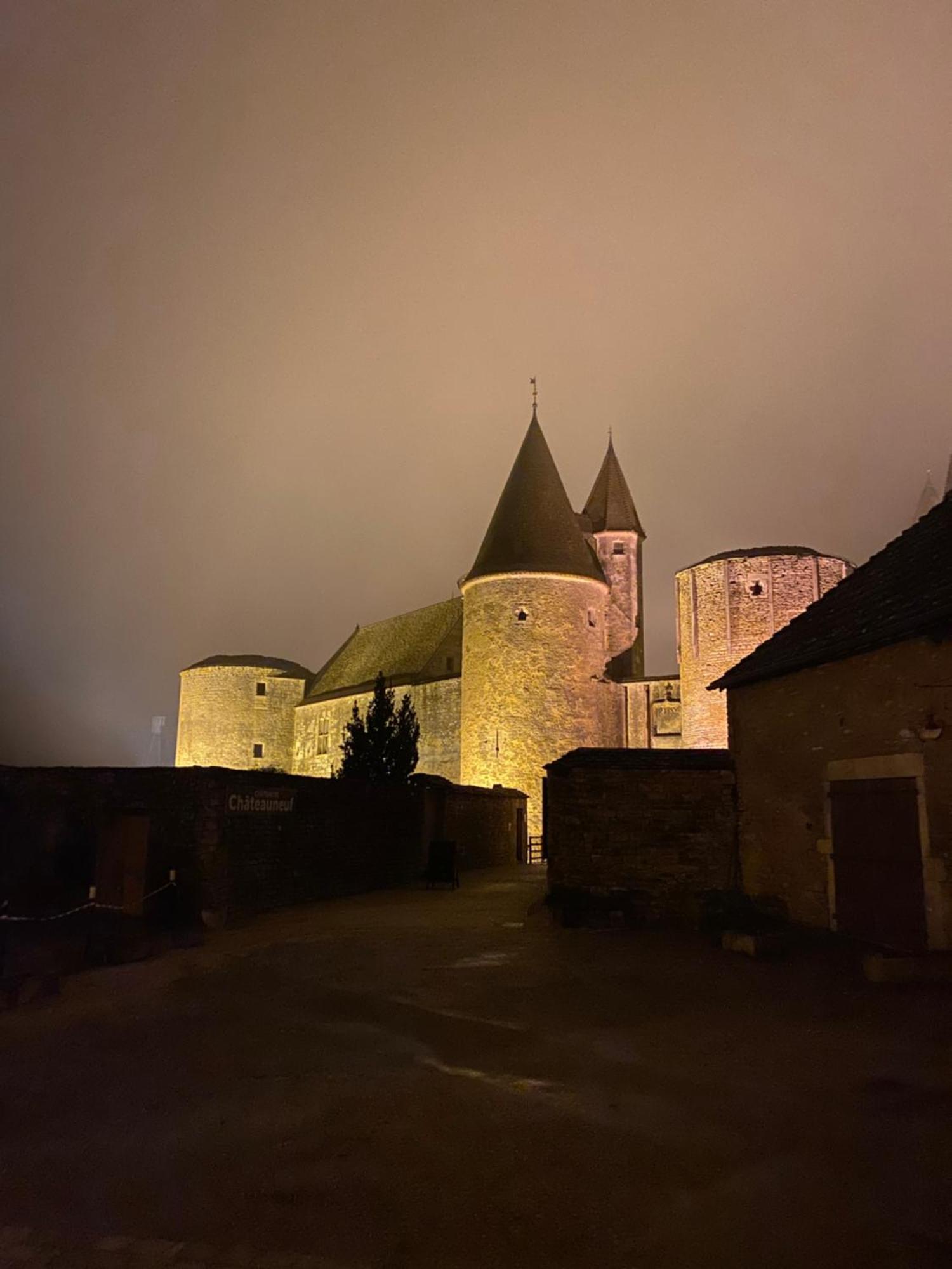 Chateauneuf Suites Luaran gambar