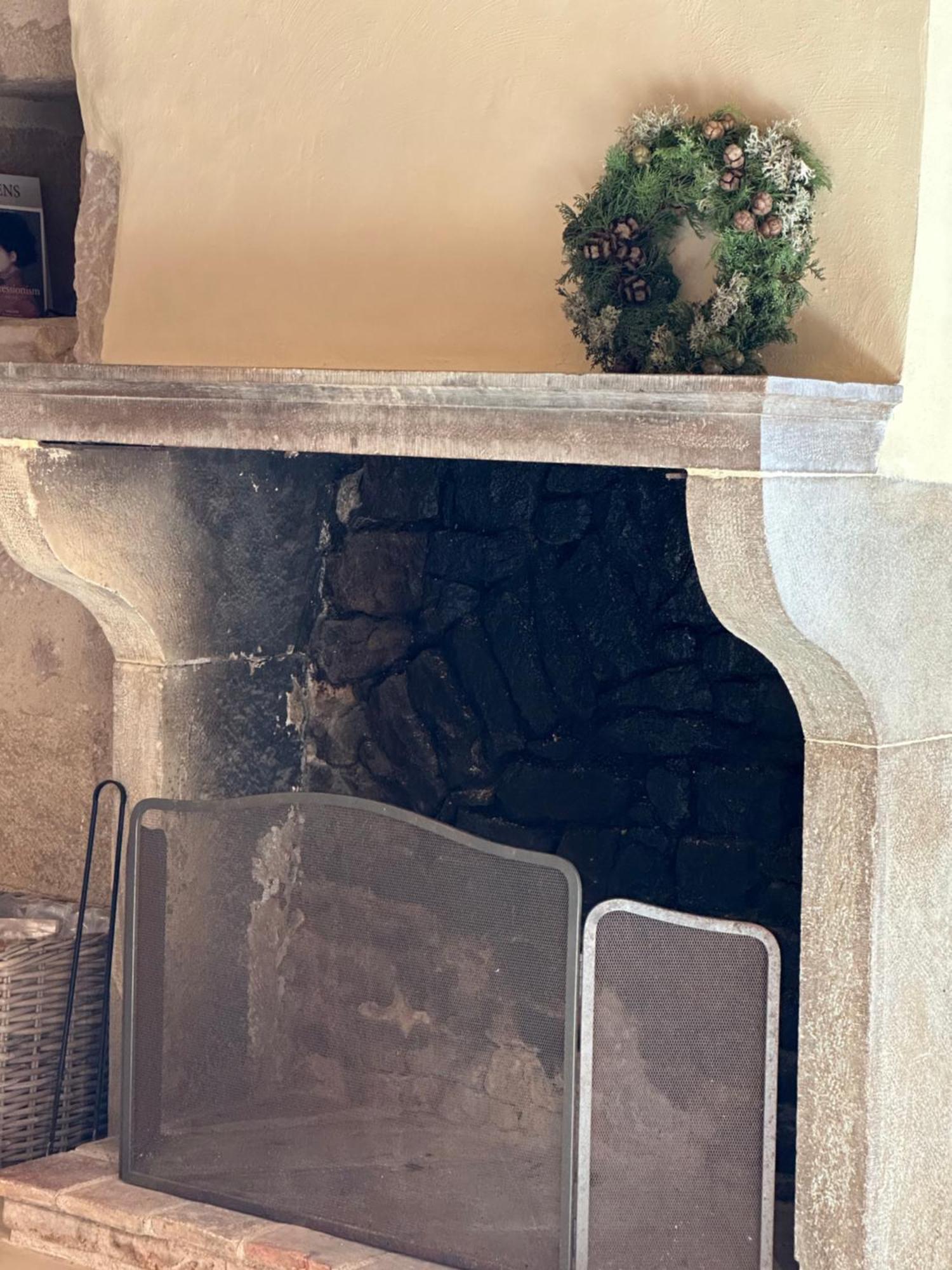 Chateauneuf Suites Luaran gambar