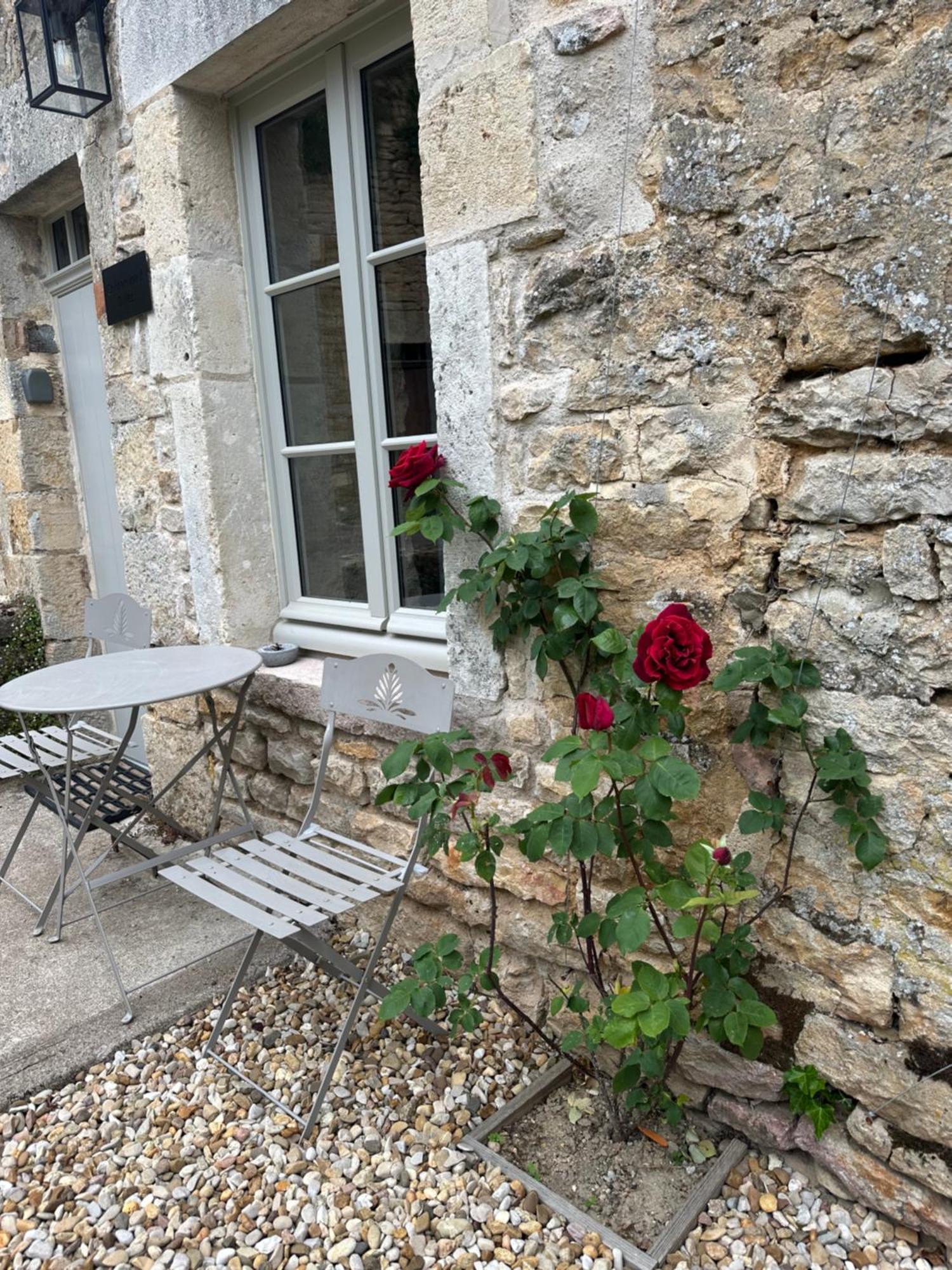 Chateauneuf Suites Luaran gambar